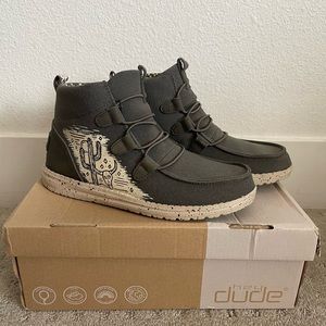 HEYDUDE Custom painted Lea boot size 6 shoes in coffee.